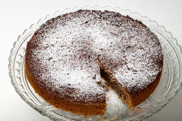 Huisgemaakte cake met verschillende soorten noten — Stockfoto