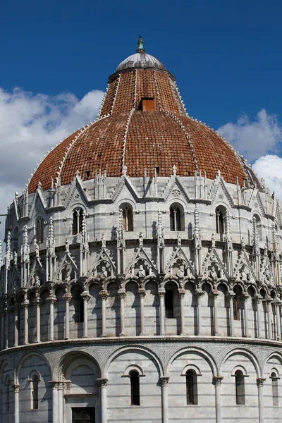 Pisa - Piazza dei Miracoli 'deki Aziz John Kilisesi — Stok fotoğraf