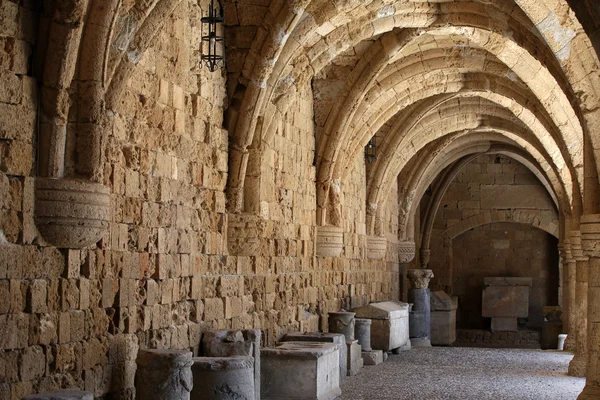 Rhodos - den medeltida byggnaden av sjukhuset av riddarna. — Stockfoto