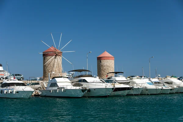 Mandraki Hafen, Rhodos — Stockfoto