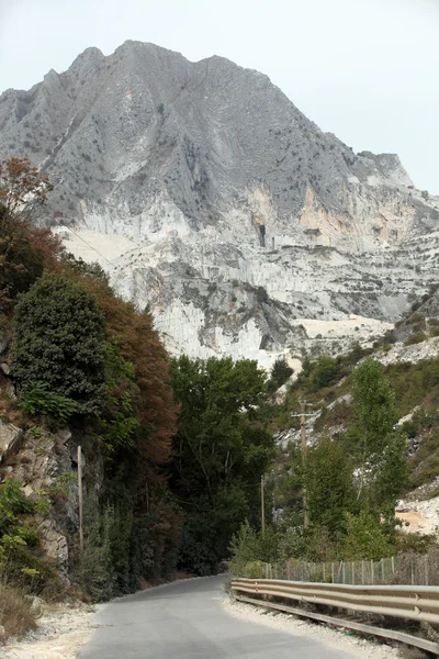Die marmorsteinbrüche - apuanische alpen — Stockfoto