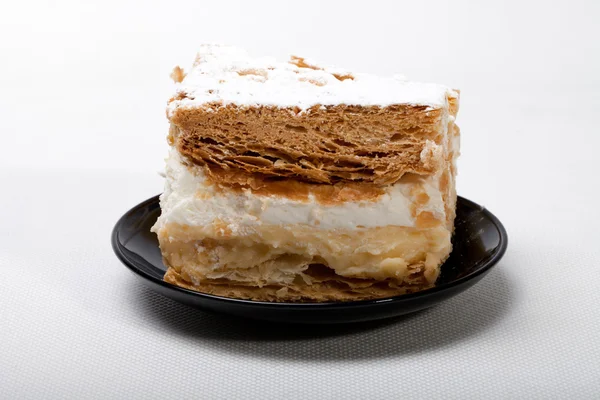 Süße Torte mit Sahne — Stockfoto
