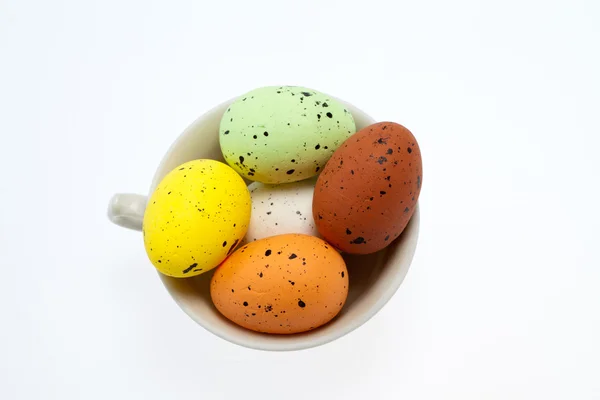 白杯炫彩的复活节彩蛋 — 图库照片