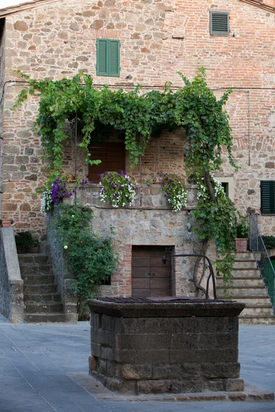 Monticchiello - medeltida by nära pienza. Toscana. — Stockfoto