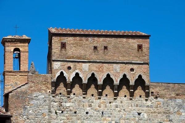 Resíduo de parede defensiva em San Gimignano — Fotografia de Stock