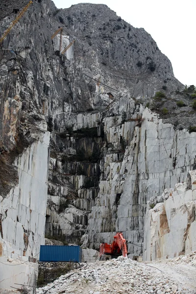 大理石采石场-apuan 阿尔卑斯山 — 图库照片