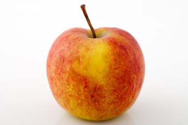 Beyaz arkaplanda kırmızı elma