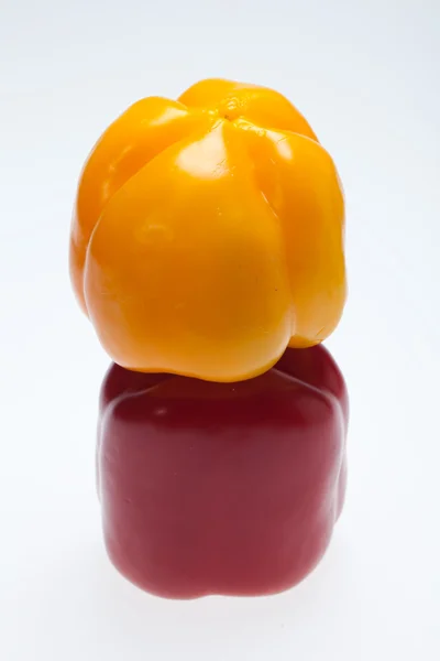 Nahaufnahme von roter und gelber Paprika — Stockfoto