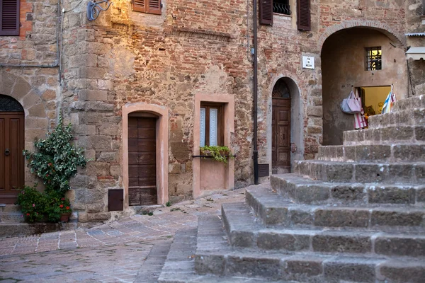 Monticchiello - mittelalterliches Dorf in der Nähe von Pienza. Toskana. Italien — Stockfoto