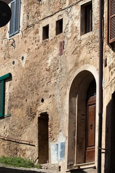 San Gimignano- pequeña ciudad medieval amurallada en la Toscana —  Fotos de Stock