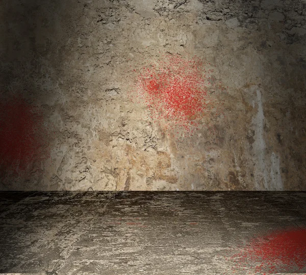 Пустой бетонный зал с брызгами крови — стоковое фото