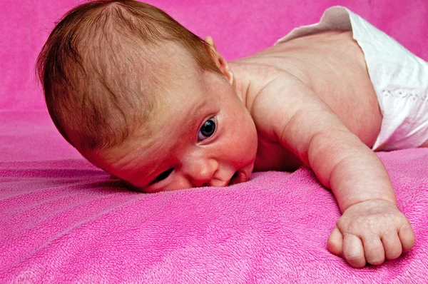 横になっている赤ちゃん — ストック写真