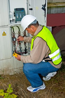 güç geçiş içinde elektrikçi