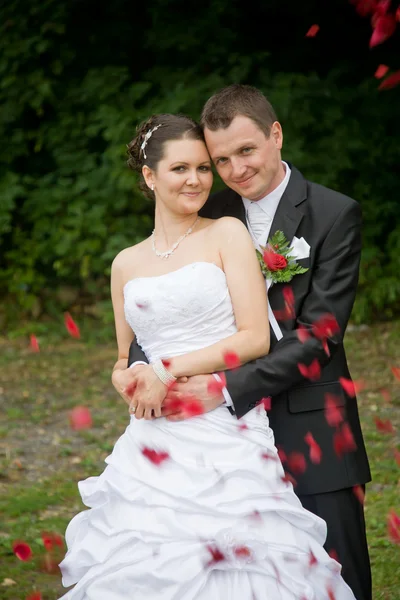 Jong huwelijk paar — Stockfoto