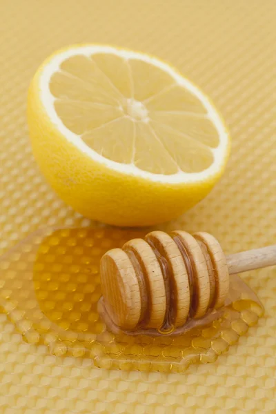 Mel com limão — Fotografia de Stock