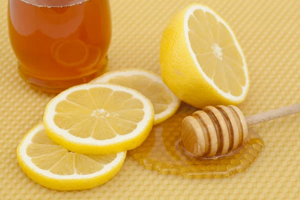 Miel con limón —  Fotos de Stock