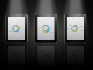 Infographic öğeler üzerinde beyaz bir ekran ve siyah bir arka plan yansıması ile siyah tablet yastıkları