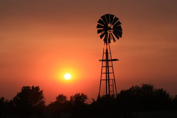 Silhouette de moulin à vent orange Blazing Images De Stock Libres De Droits