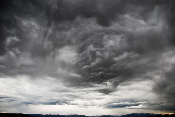 Big Powerful Storm Over a Lake. — Stock Photo, Image