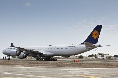 Lufthansa Airbus A340 D-AIHO