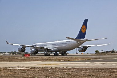 Lufthansa Airbus A340 D-AIHO