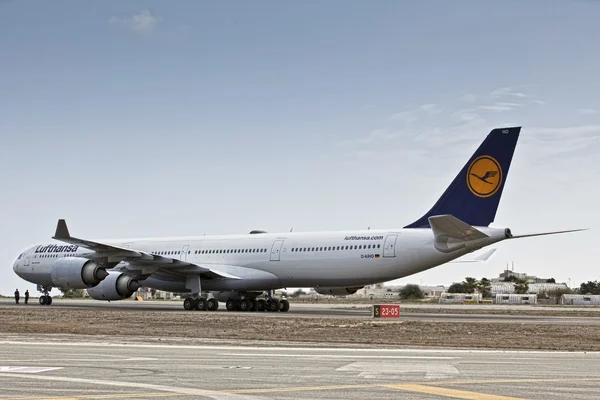 Lufthansa Airbus A340 D-AIHO — Fotografia de Stock