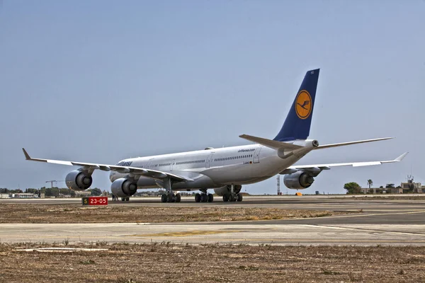 Lufthansa Airbus A340 D-AIHO — Fotografia de Stock