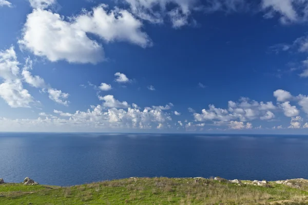 Земное небо и море — стоковое фото