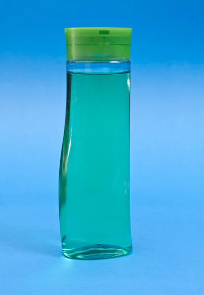 Пластиковая бутылка шампуня — стоковое фото
