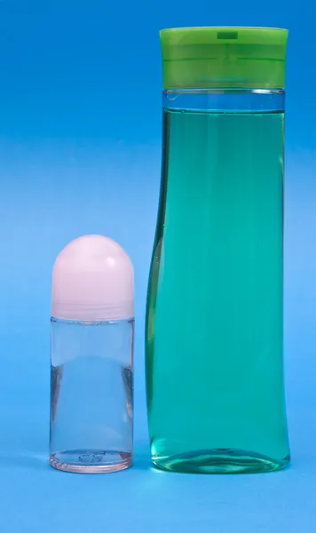 Пластиковая бутылка шампуня — стоковое фото