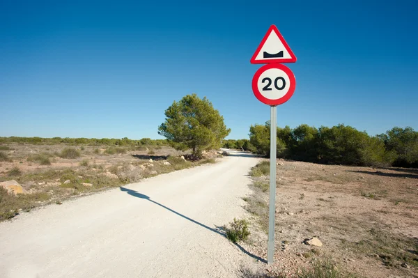 Carretera llena de baches — Foto de Stock