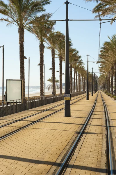 Straßenbahngleise an der Küste — Stockfoto