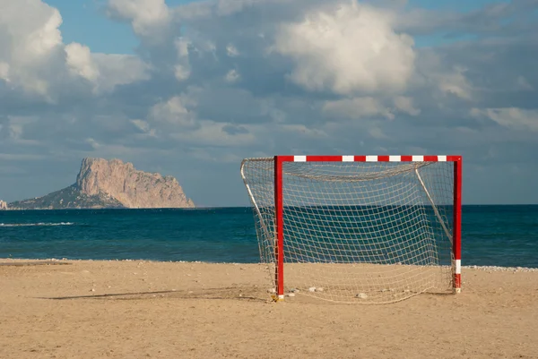 Stranden fotbollsmål — Stockfoto