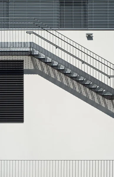 Escaleras de metal —  Fotos de Stock