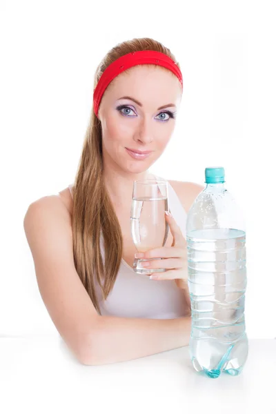 Donna con bottiglia e bicchiere d'acqua — Foto Stock