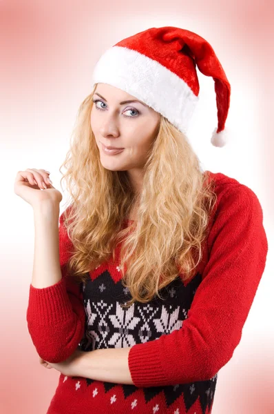 サンタの帽子のきれいな女性 — ストック写真