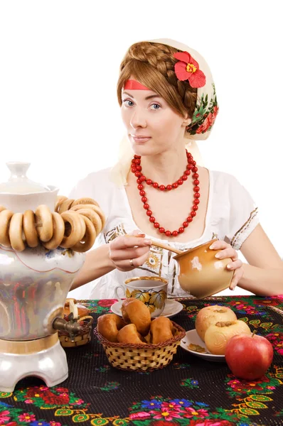 Rus kadın semaver çay içme — Stok fotoğraf