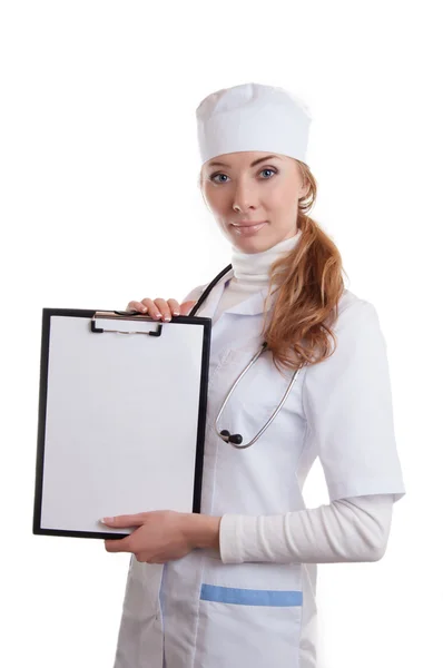 Женщина-врач со стетоскопом и бумагами с копирайтом — стоковое фото