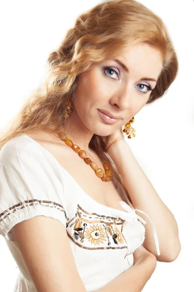 Vrouw met amber jewelry — Stockfoto