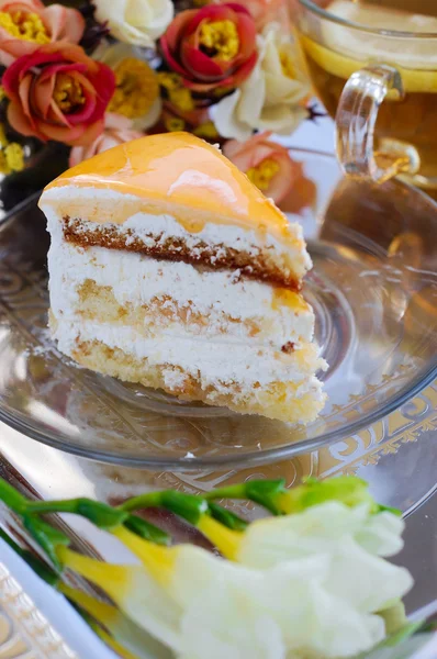 Tårta med aprikos och te — ストック写真