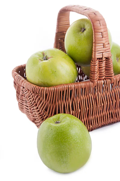 Ripe green apples in basket — Stock Photo, Image