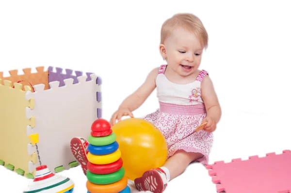 Bebé niña jugando juguetes — Foto de Stock