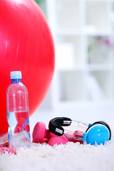 Bottle of water, Pilates ball and dumbbells — Stock Photo, Image