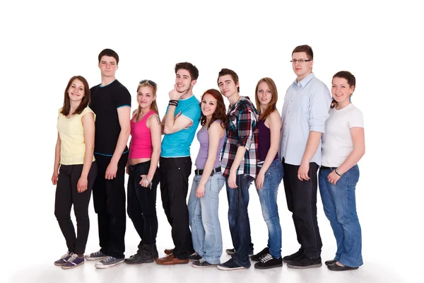 Grupo de jovens felizes isolados em fundo branco — Fotografia de Stock