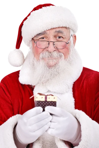 Santa claus aanbieden van een geschenk — Stockfoto