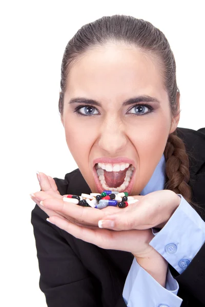 Mulher de negócios irritada segurando pílulas — Fotografia de Stock