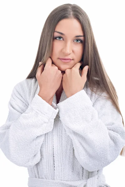 Genç kadın, beyaz bornoz giymiş — Stok fotoğraf