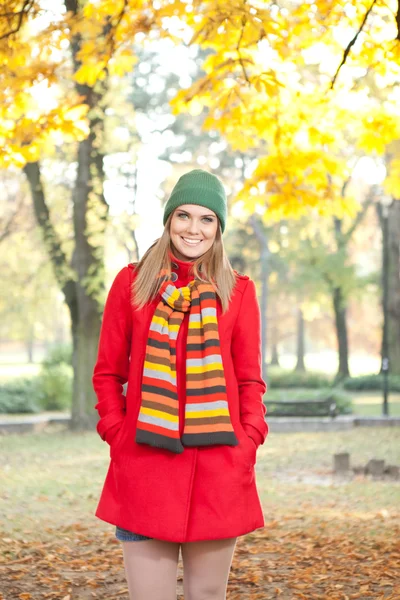 Portrait of girl in autumn clothes — Stock Photo, Image