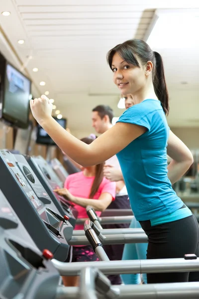 Girl running on treadmill — Stock Photo, Image
