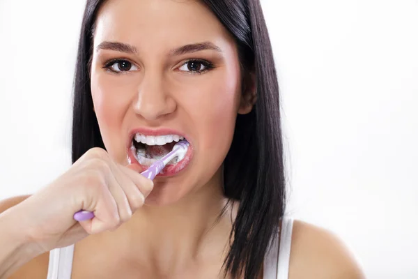 Чистка зубов — стоковое фото